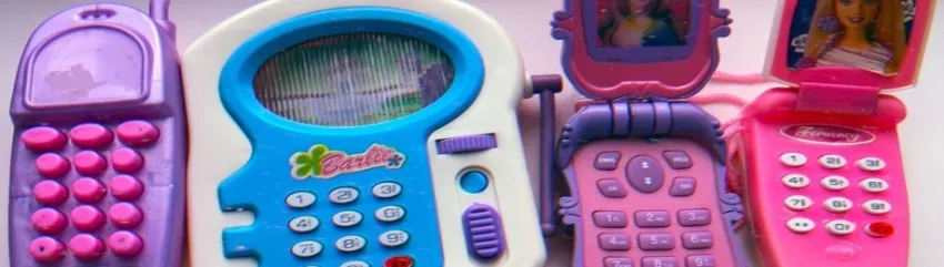 Телефоны и компьютеры игрушечные